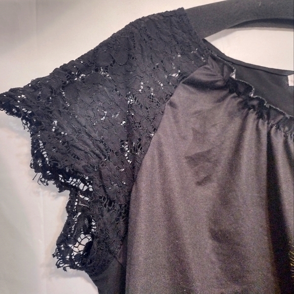 Plus Size feather T-shirt - Picture 3 of 4